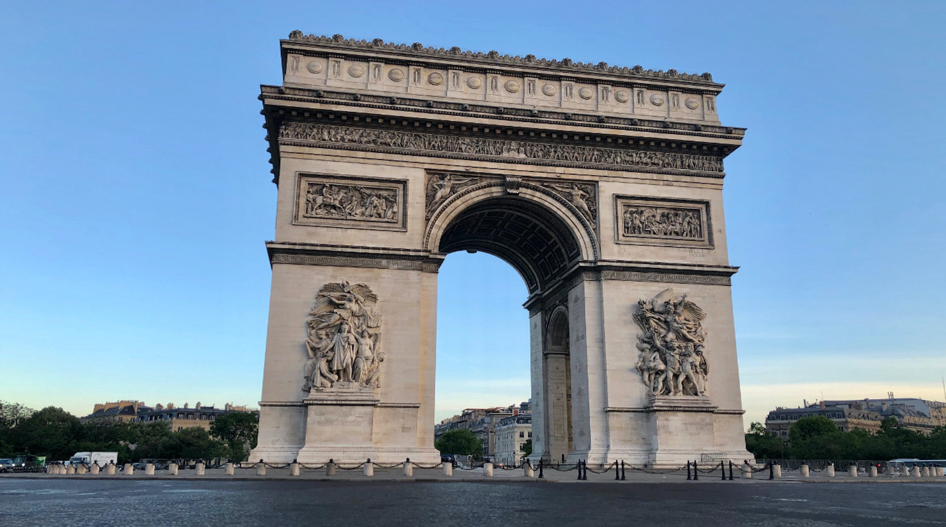 Arc de Triomphe - Europe Discovery Travel